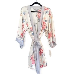 NWT White Floral Kimono Robe